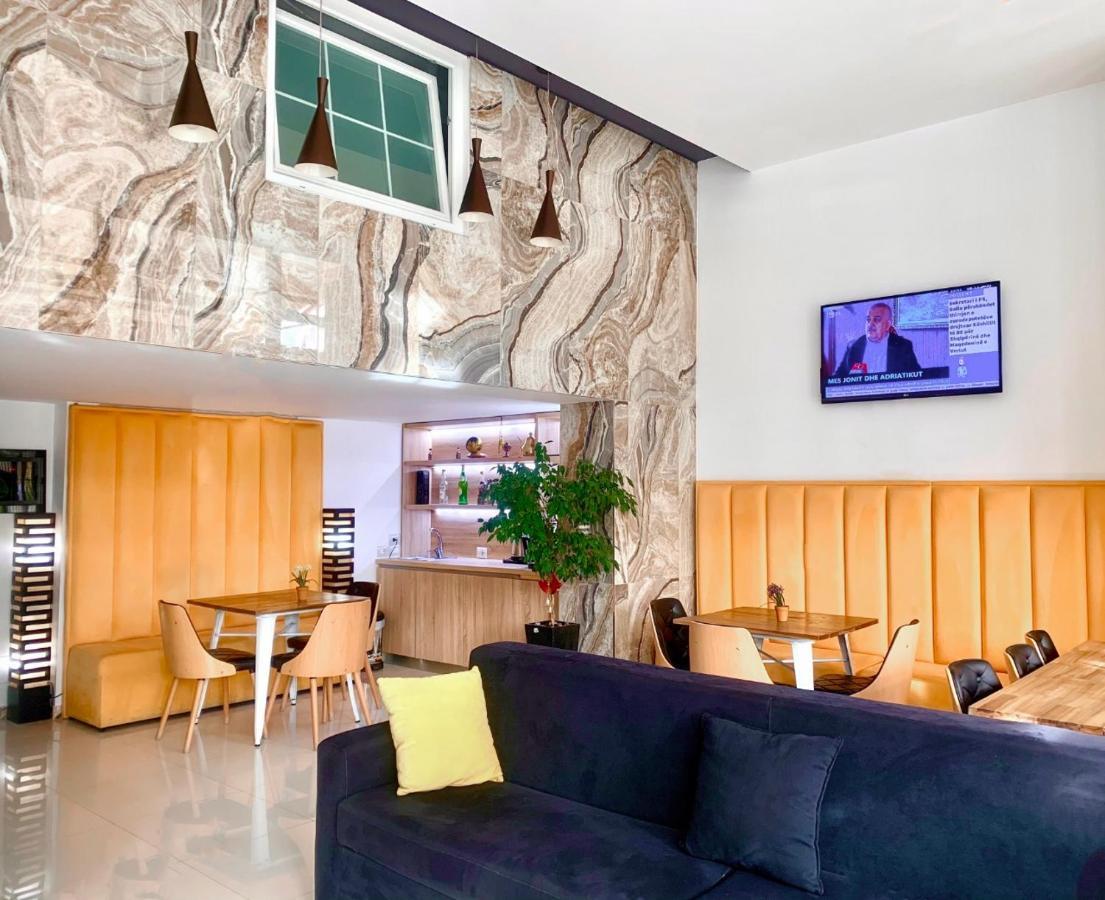 Park Hotel TIRANA Buitenkant foto