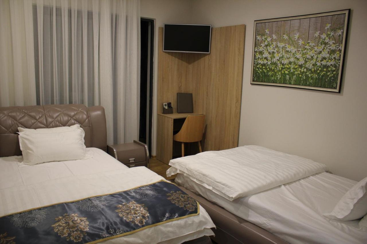 Park Hotel TIRANA Buitenkant foto