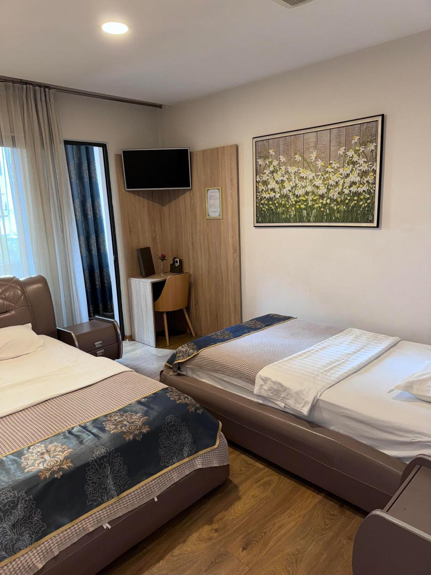 Park Hotel TIRANA Buitenkant foto