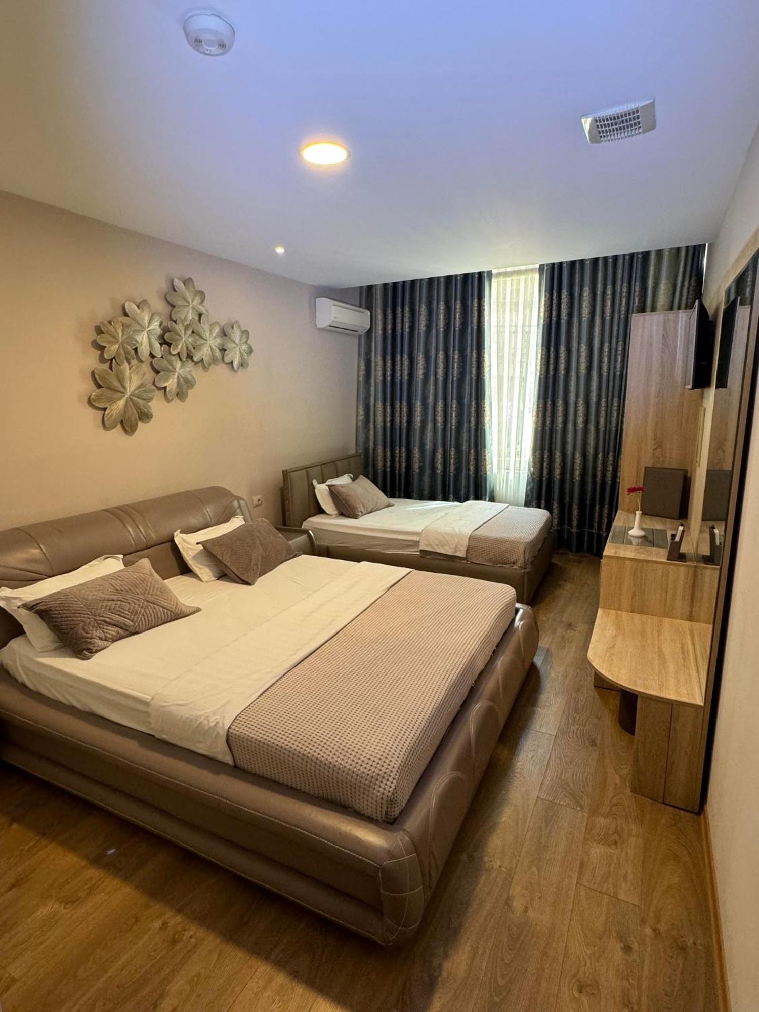 Park Hotel TIRANA Buitenkant foto