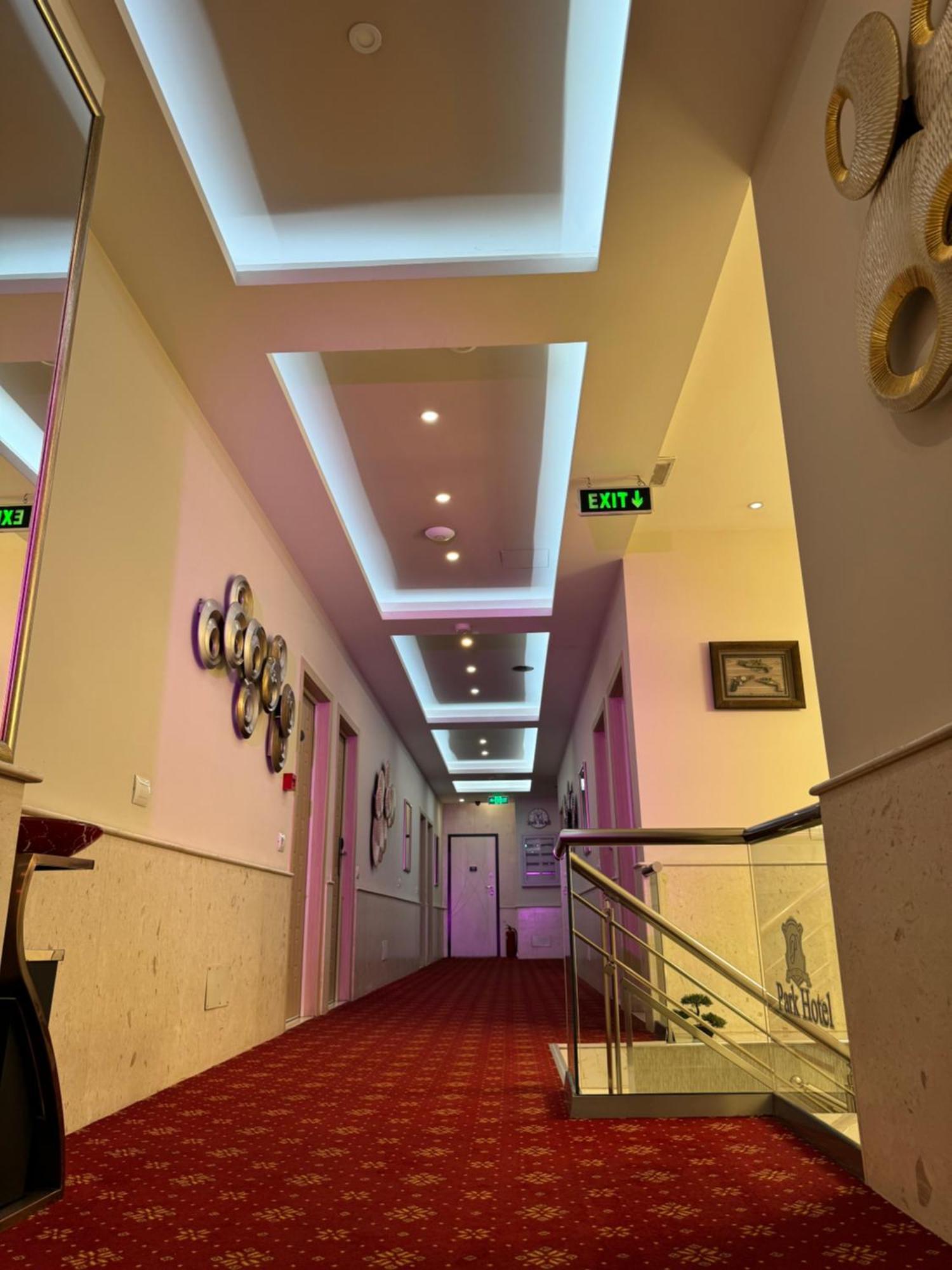 Park Hotel TIRANA Buitenkant foto